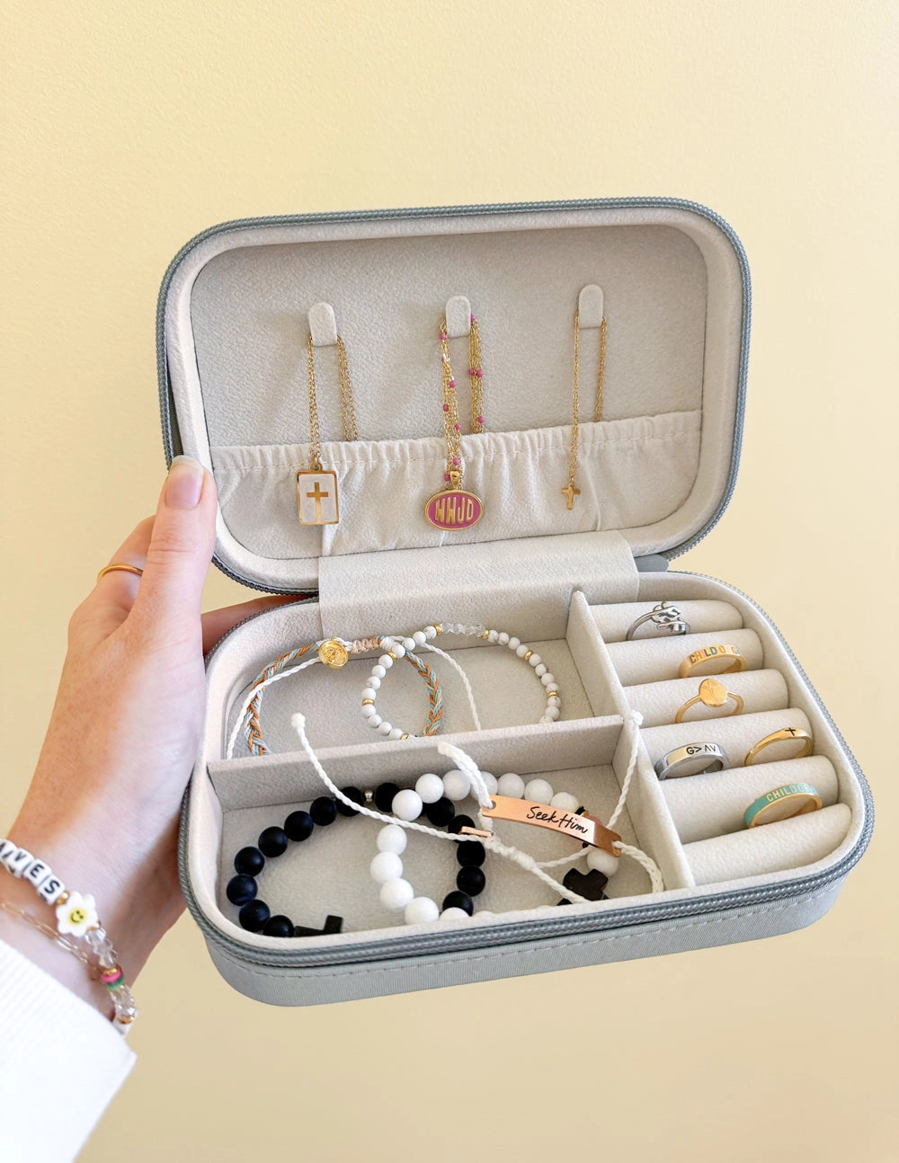 The jewelry Travel case
